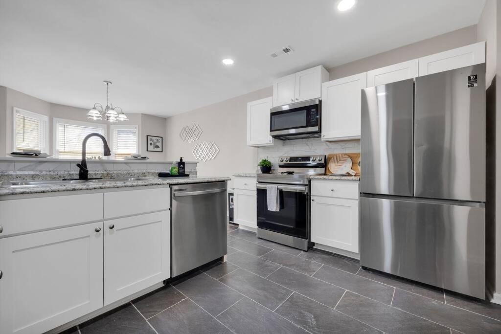 Plush Two Bedroom Retreat. A Home Away From Home! ريفرديل المظهر الخارجي الصورة